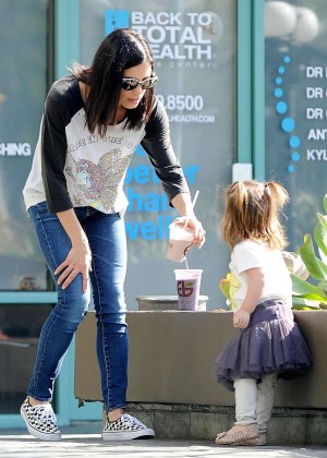 Jenna Dewan Tatum in Jeans Out in Los Angeles