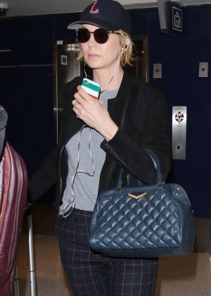Jenna Elfman - Arrives at LAX Airport in LA