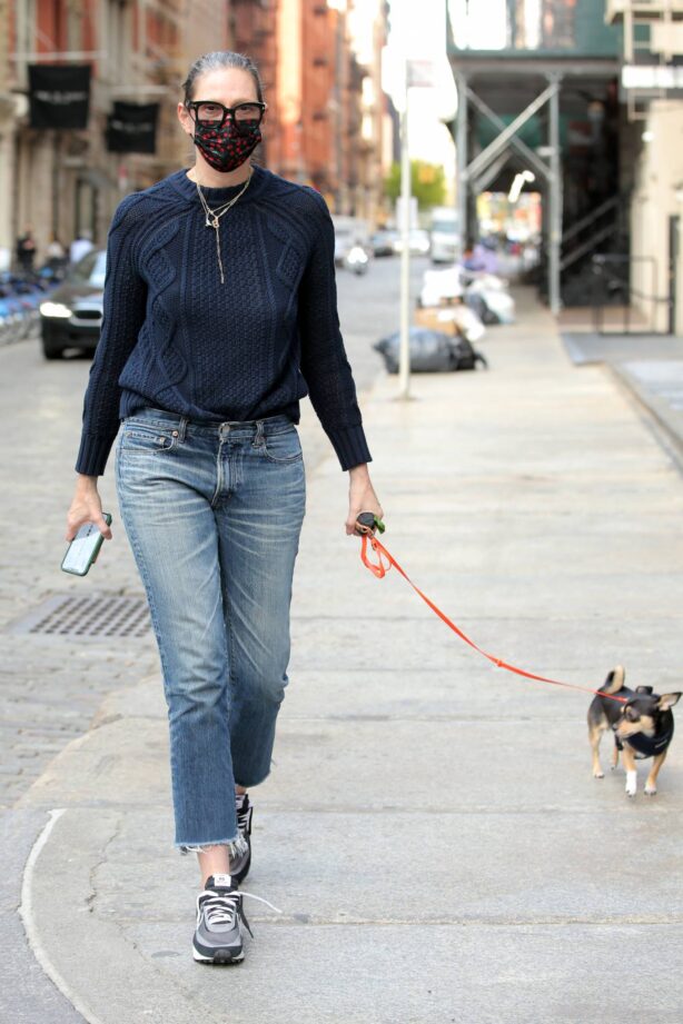 Jenna Lyons - Walks her puppy in Soho - New York