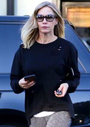 Jennie Garth - Out for lunch in Studio City