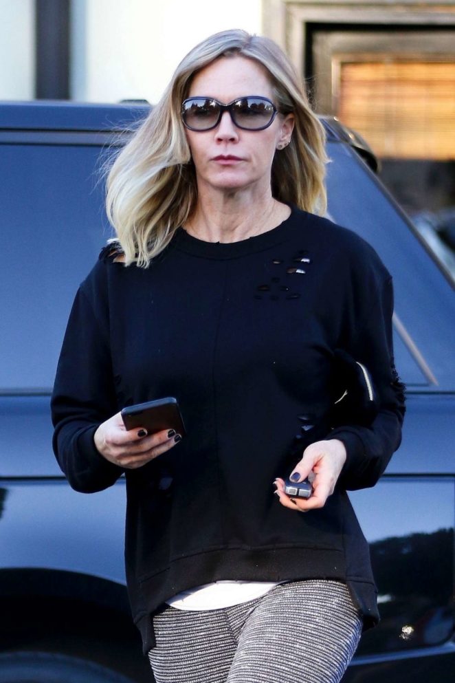 Jennie Garth - Out for lunch in Studio City