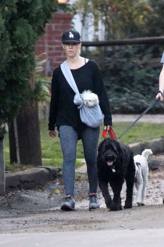 Jennie Garth - Out With Her Dogs in Los Angeles