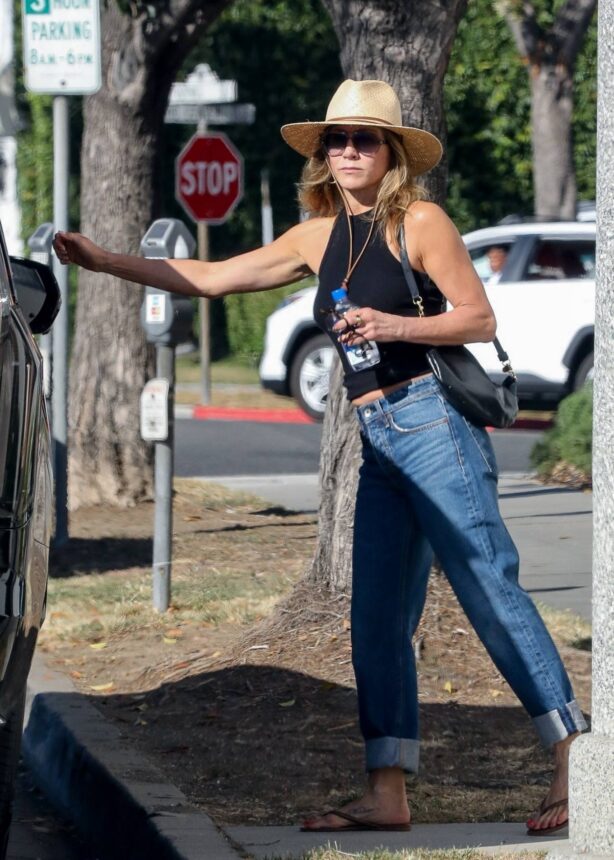 Jennifer Aniston - Exits a hair salon in Beverly Hills