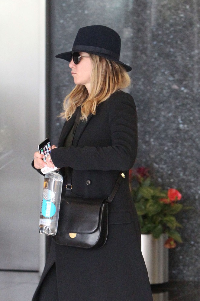 Jennifer Aniston - Heads to the skin care spa in Beverly Hills