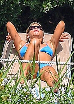 Jennifer aniston blue bikini