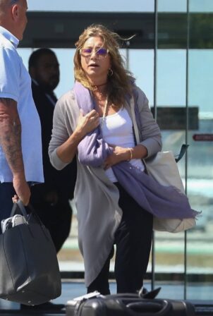 Jennifer Aniston - Jason Bateman, Jimmy Kimmel return from a vacation in The Bahamas