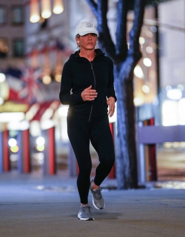 Jennifer Aniston - Jogging candids