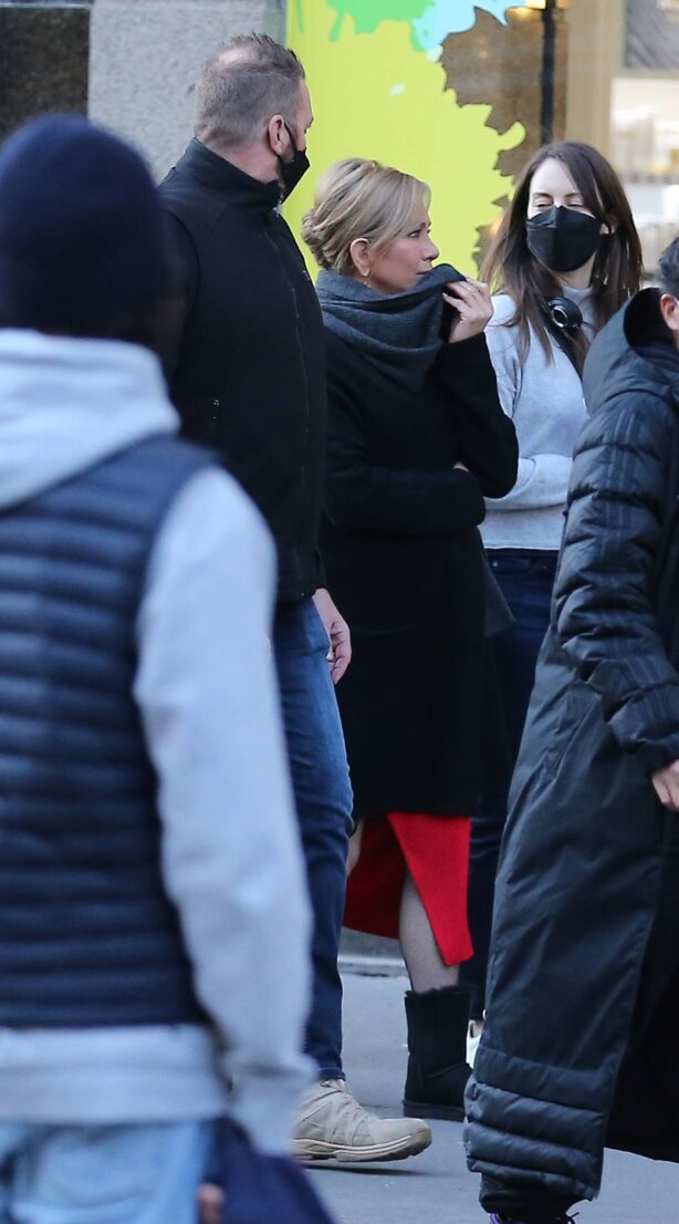 Jennifer Aniston - On the set of 'Murder Mystery 2' in Paris