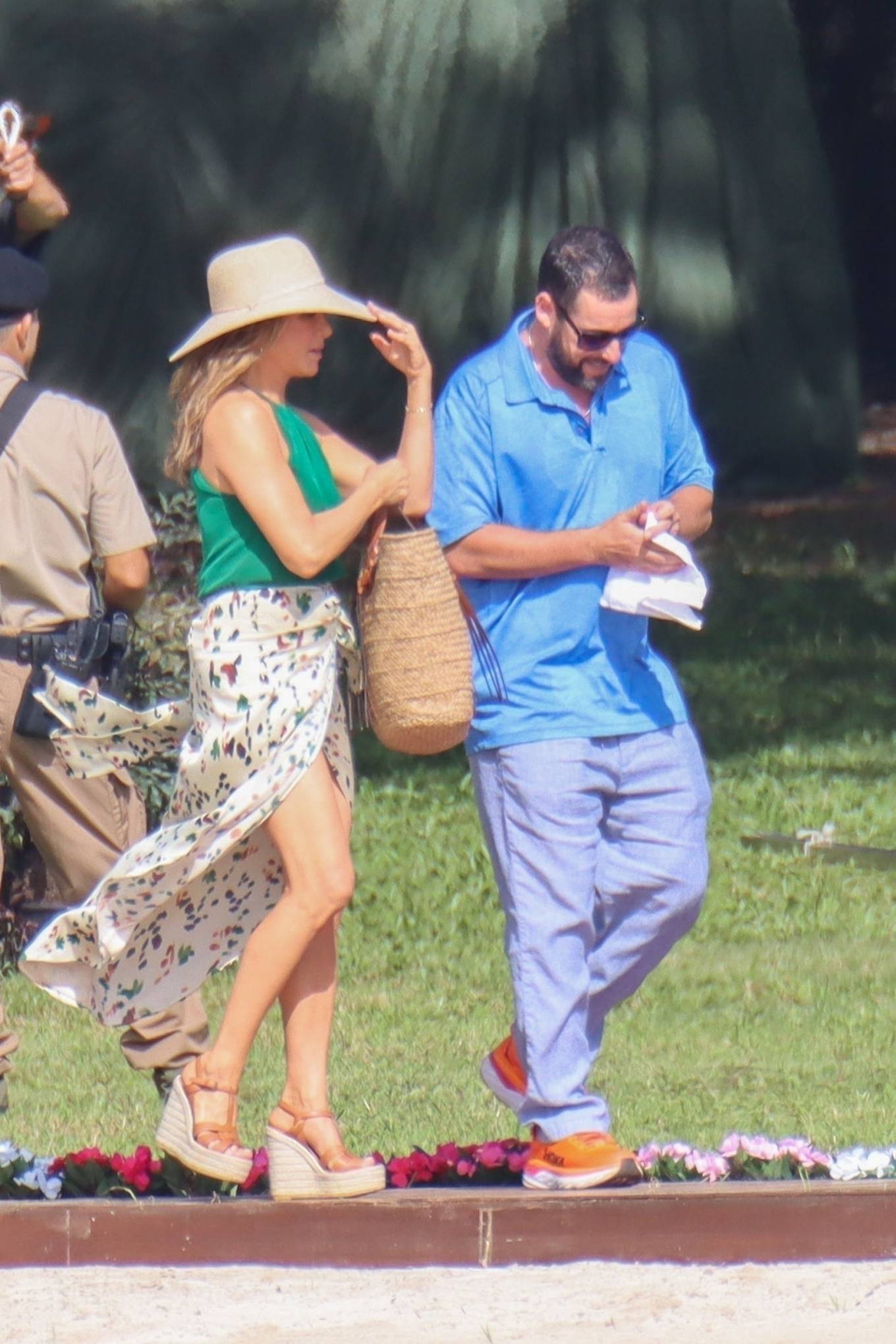 Jennifer Aniston 2022 : Jennifer Aniston – On the set of Netflixs Murder Mystery 2 in Oahu-01