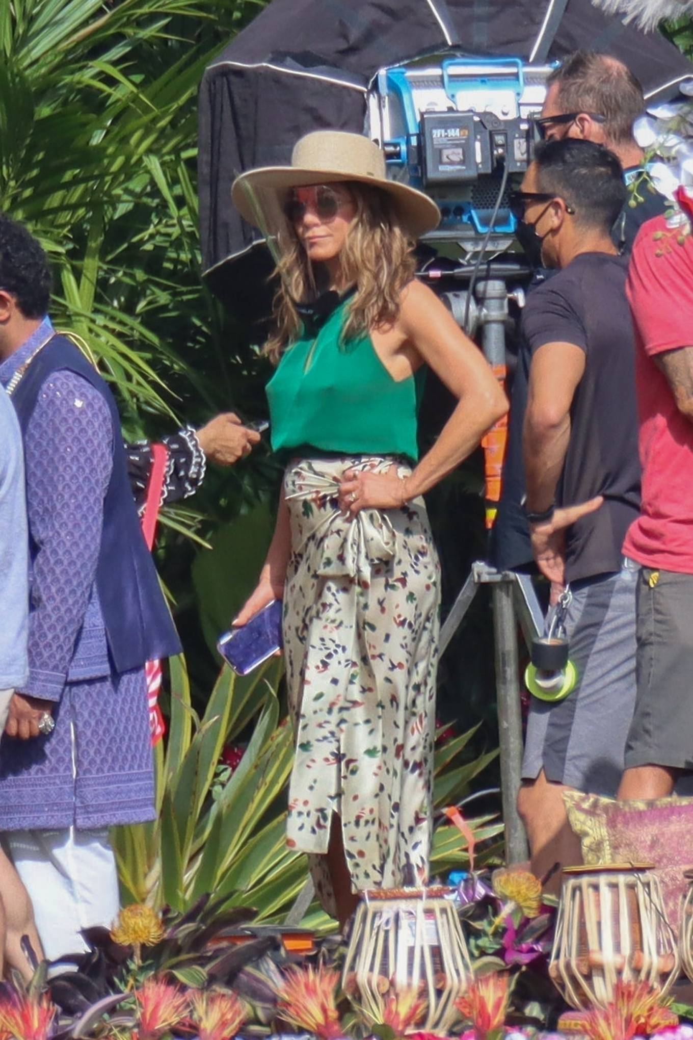 Jennifer Aniston 2022 : Jennifer Aniston – On the set of Netflixs Murder Mystery 2 in Oahu-10