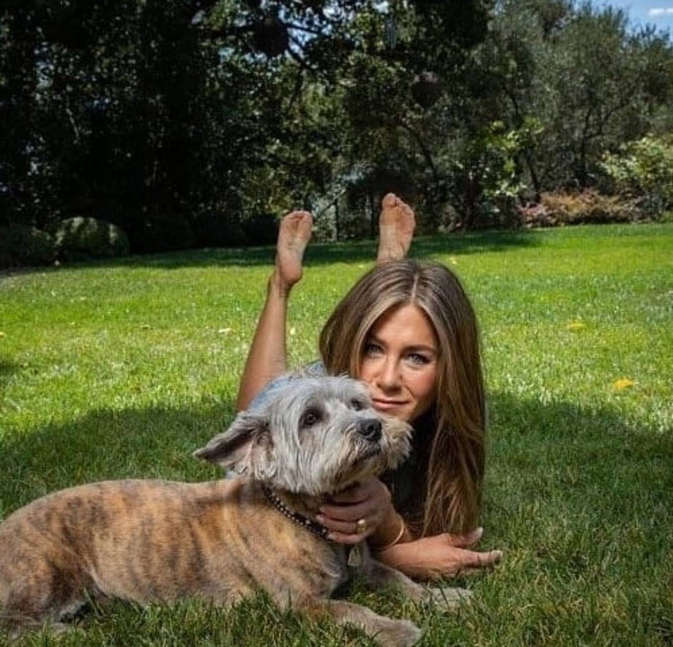 Jennifer Aniston 2020 : Jennifer Aniston – Photoshoot in the backyard of her LA home-10