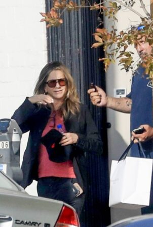 Jennifer Aniston - Spotted at Shani Darden Skin Care in Beverly Hills