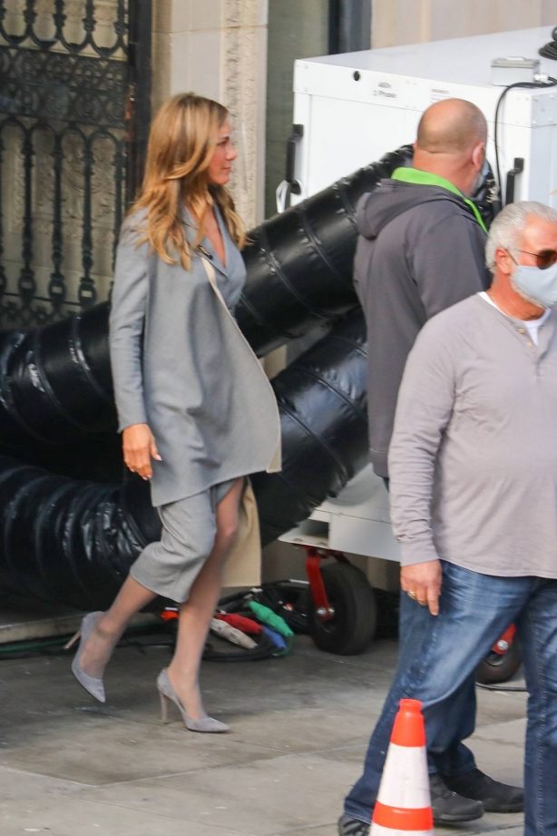 Jennifer Aniston - 'The Morning Show' set at a local restaurant in Los Angeles