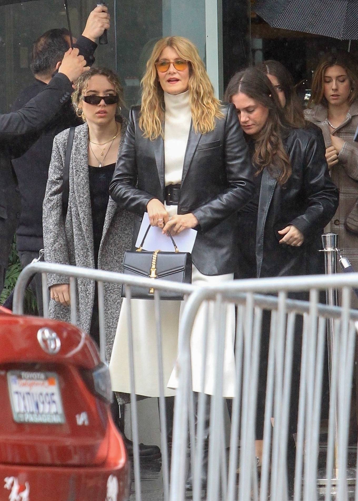 Jennifer Aniston 2023 : Jennifer Aniston – With Laura Dern at Courteney Coxs Walk of Fame Ceremony-04