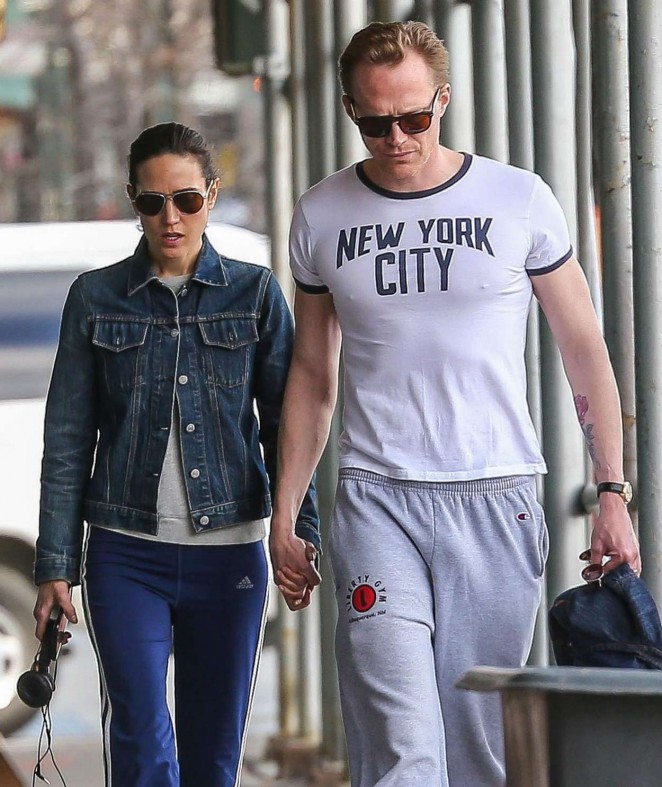 Jennifer Connelly and Paul Bettany - Walking Hand in Hand in NYC