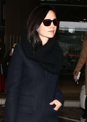 Jennifer Connelly Arrives at Charles de Gaulle Airport in Paris