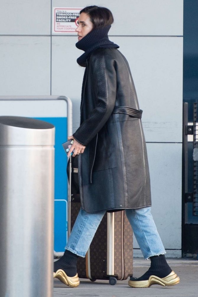 Jennifer Connelly - Arrives at JFK Airport in NYC