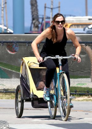 Jennifer Garner Bike riding in Venice