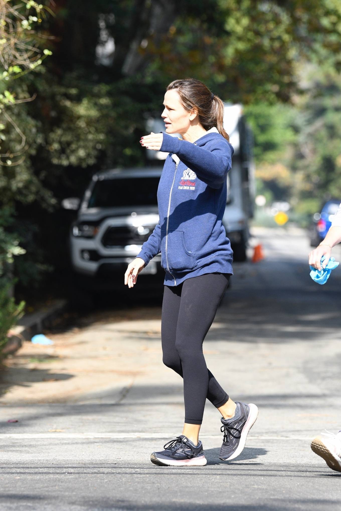 Jennifer Garner - Exercises candids with a friend in Brentwood