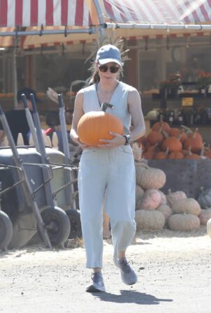 Jennifer Garner - Gets into the Halloween spirit in Moorpark