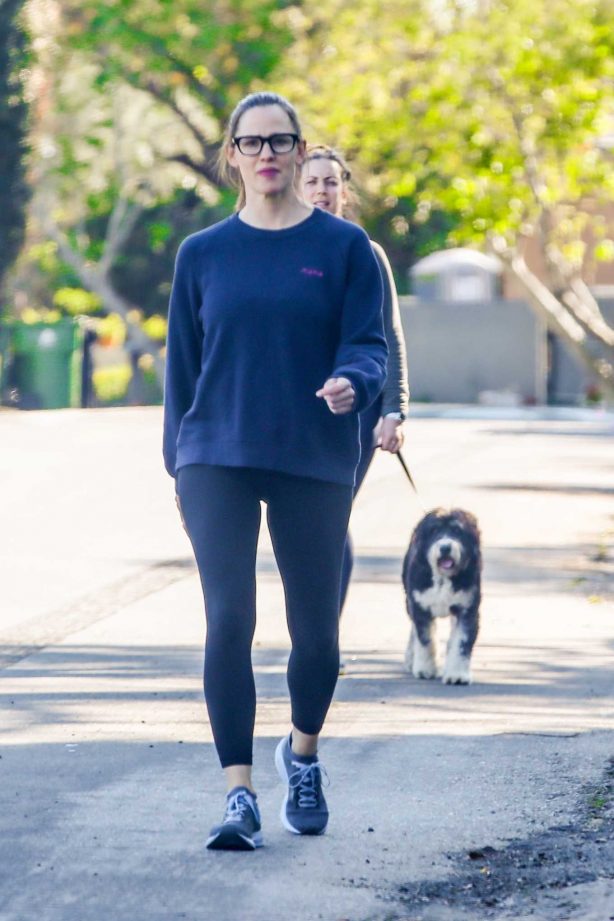 Jennifer Garner - Goes for a walk in Pacific Palisades