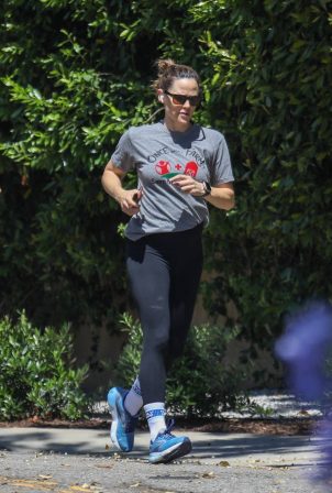 Jennifer Garner - Going out for a run around Brentwood