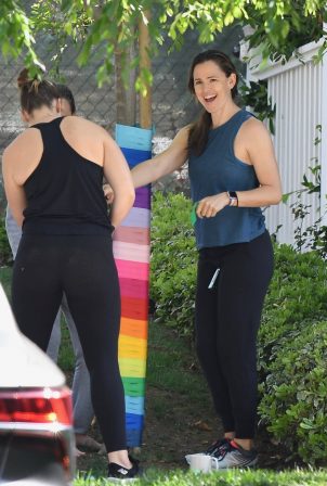 Jennifer Garner has fun with her family in Brentwood