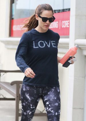 Jennifer Garner - Heading to the gym in Brentwood