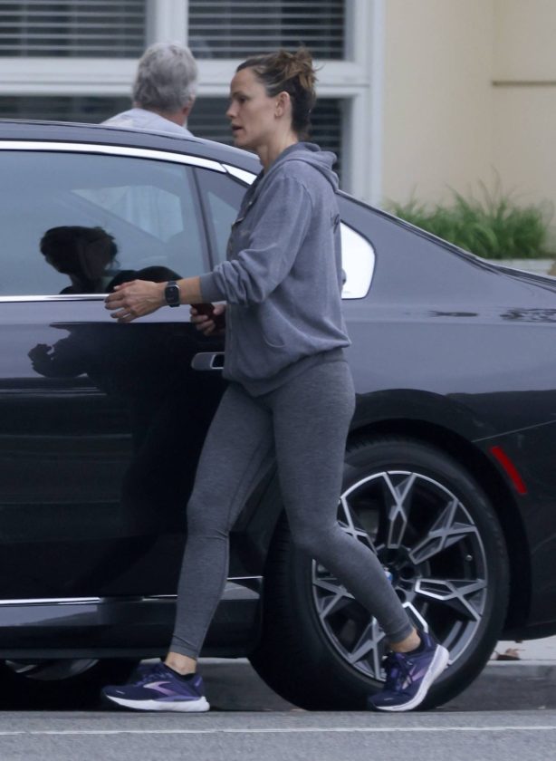 Jennifer Garner - In a grey leggings seen after workout in Los Angeles