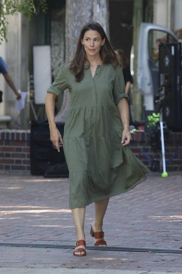 Jennifer Garner - In a olive dress filming in Pacific Palisades