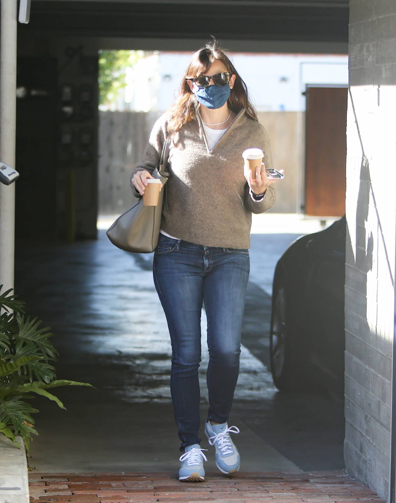 Jennifer Garner – In jeans out in Los Angeles – GotCeleb