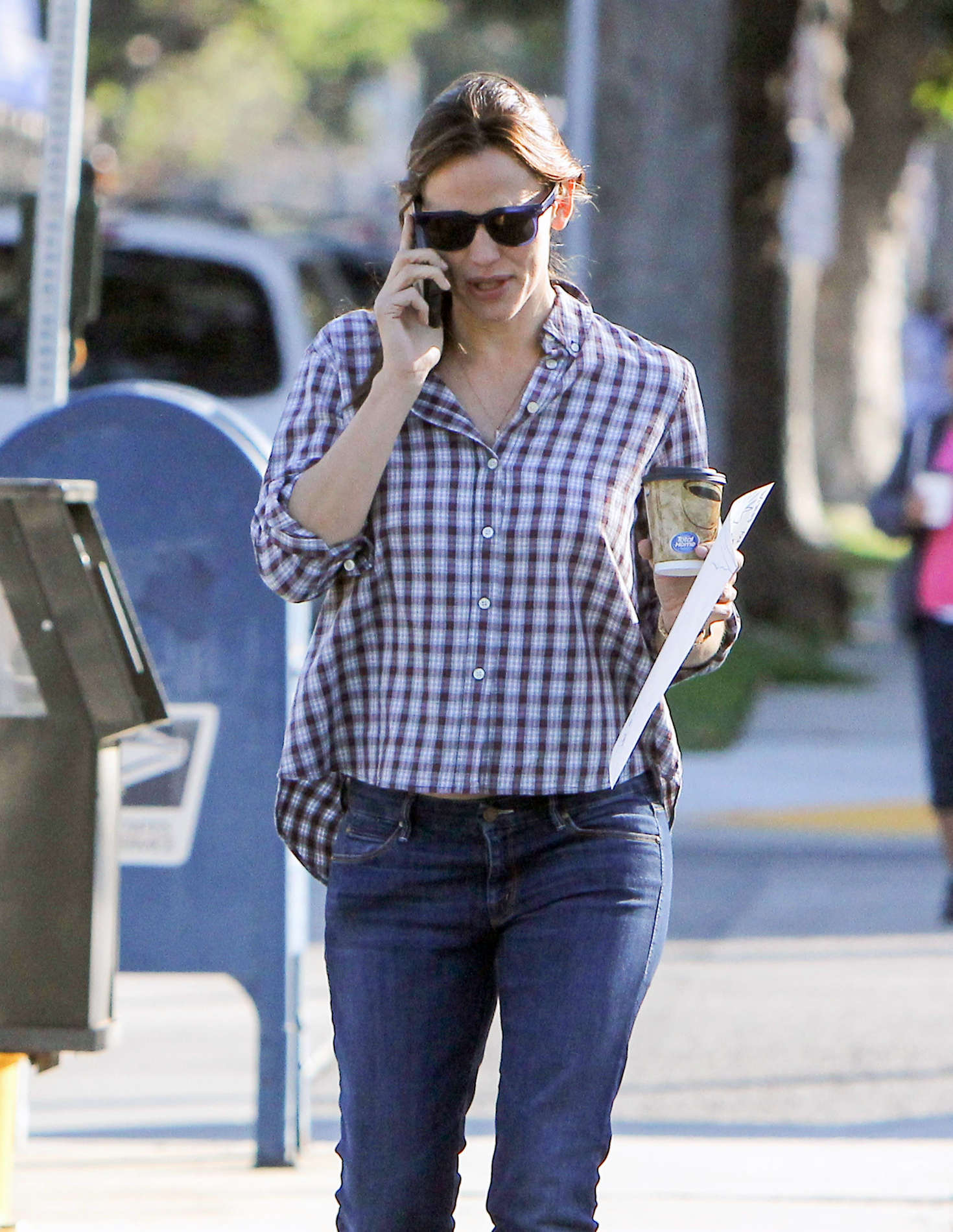 Jennifer Garner in Jeans out in Los Angeles | GotCeleb