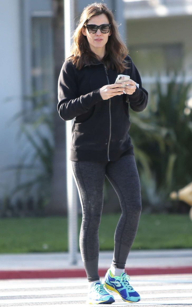 Jennifer Garner in Leggings - Out in Los Angeles