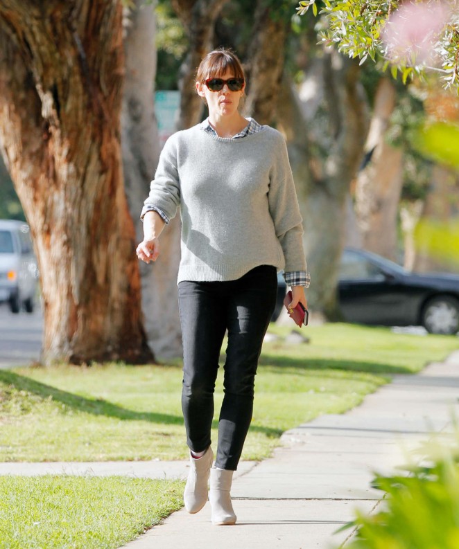 Jennifer Garner in Tight Jeans Out in LA