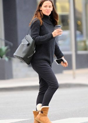 Jennifer Garner in tights shopping in Los Angeles