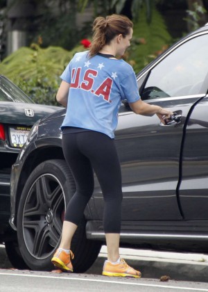 Jennifer Garner in Tights Leaving a gym in Brentwood
