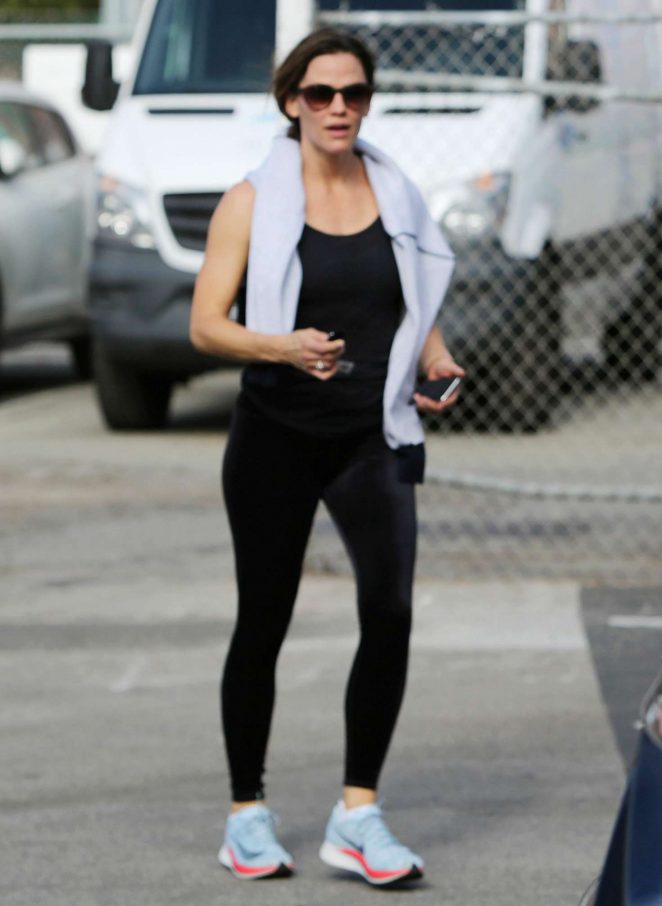 Jennifer Garner - Leaving The Gym in Santa Monica