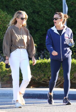 Jennifer Garner - Morning walk with a friend In Santa Monica