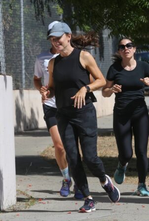 Jennifer Garner - On a jog with her friends in Santa Monica