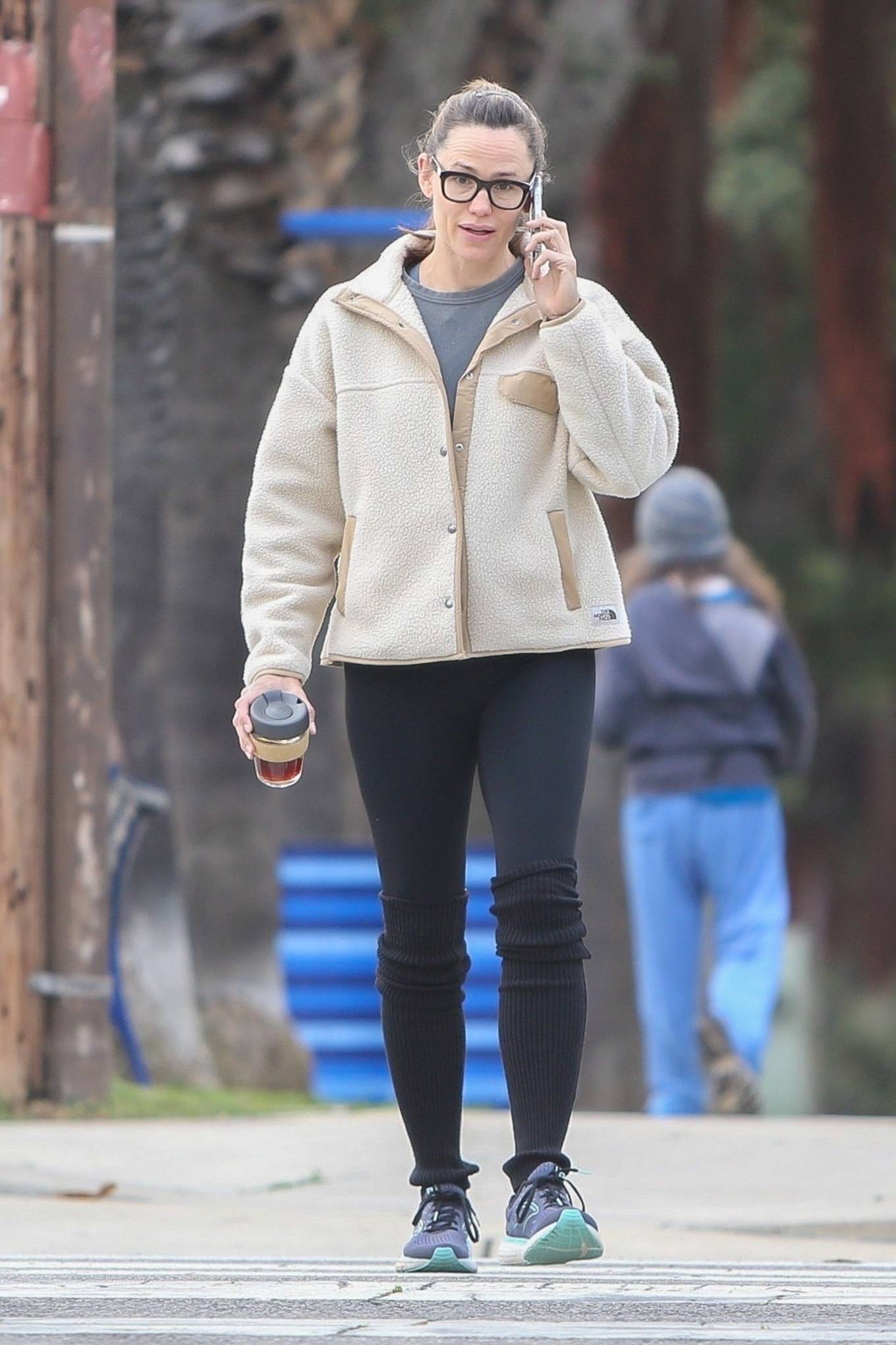 Jennifer Garner - On a phone call in Brentwood