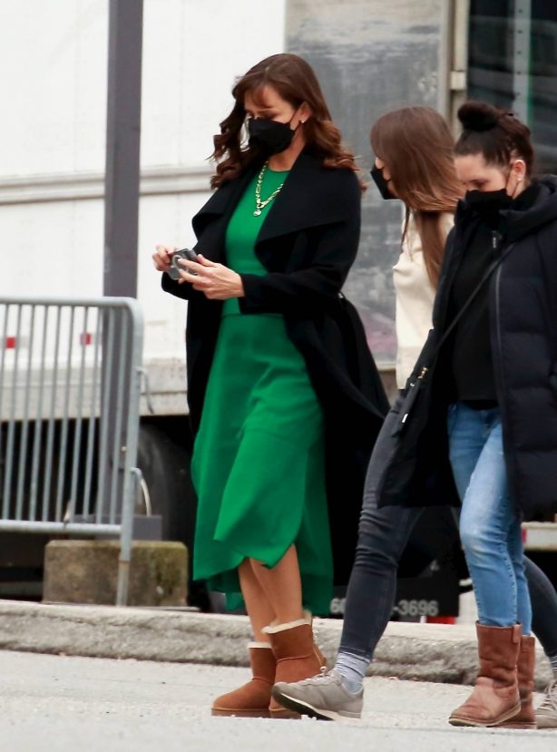 Jennifer Garner - On the Set for The Adam Project in Vancouver