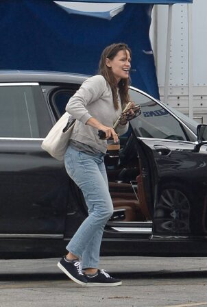 Jennifer Garner - On the set of a new project in Los Angeles
