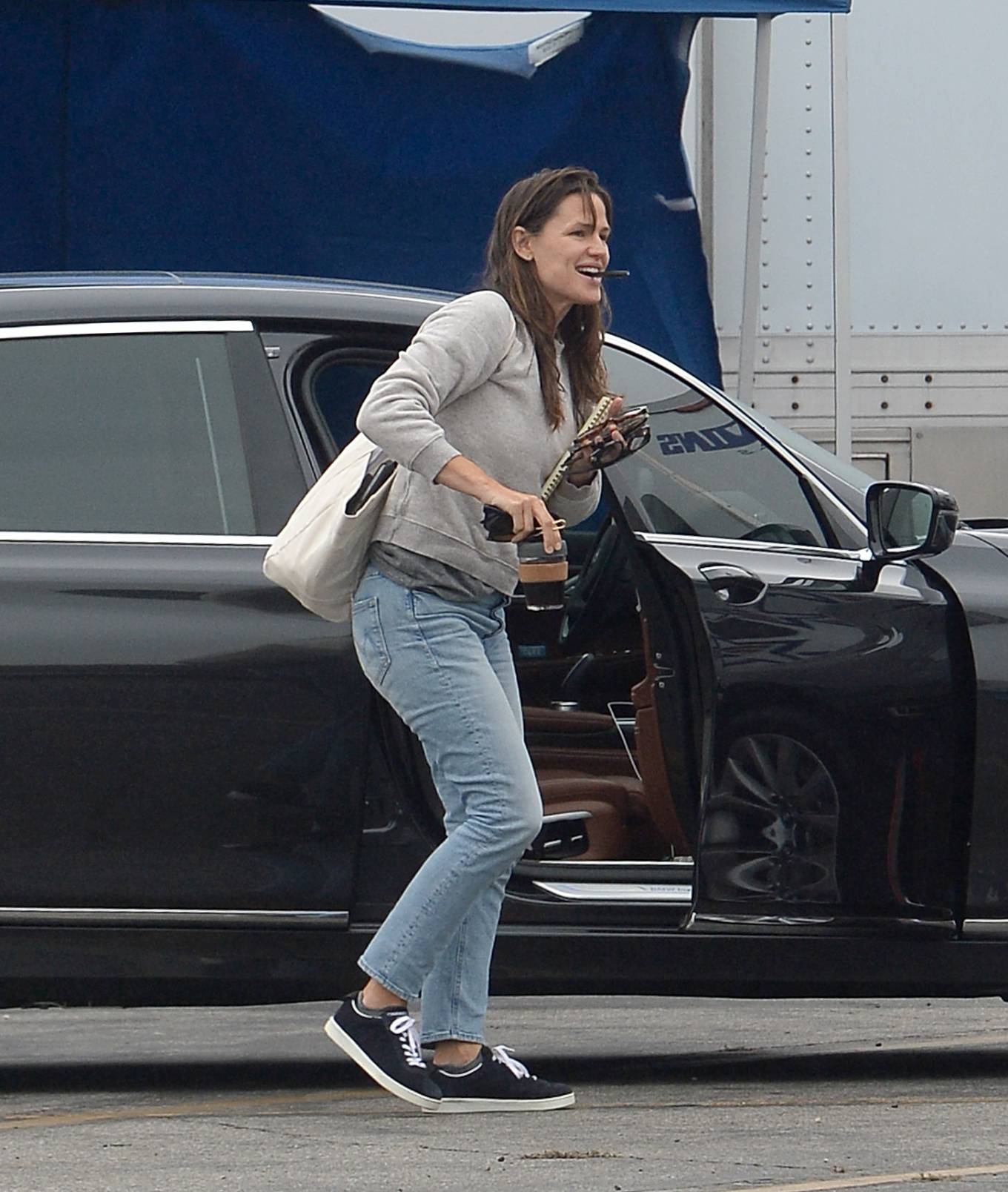 Jennifer Garner - On the set of a new project in Los Angeles