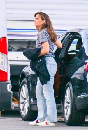 Jennifer Garner - On the set of 'The Last Thing He Told Me' in Los Angeles