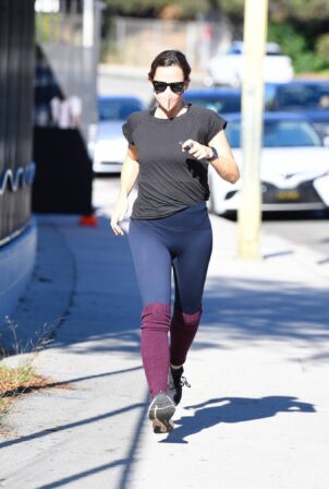 Jennifer Garner - Out for a jog in Brentwood