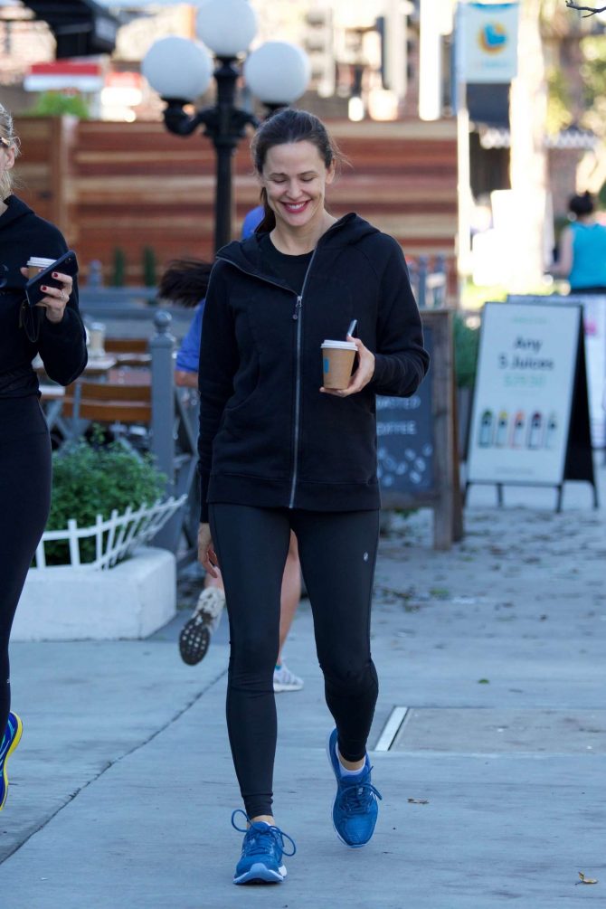 Jennifer Garner out for coffee with friend in Brentwood