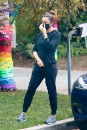 Jennifer Garner - Out in Brentwood with a friend