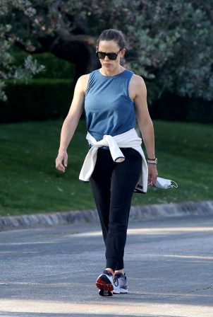 Jennifer Garner - Out in Pacific Palisades