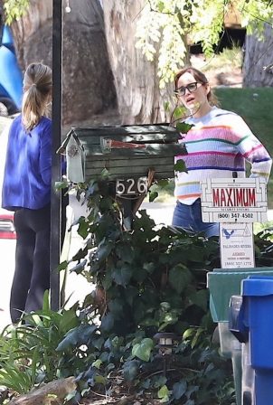 Jennifer Garner - outside her home in Los Angeles
