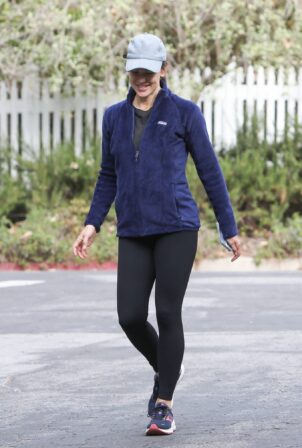 Jennifer Garner - Seen during her morning walk n Brentwood